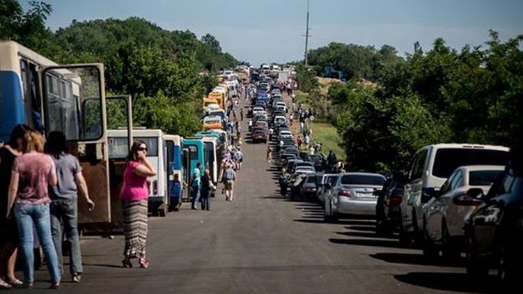 Такими ранее были очереди на блокпостах