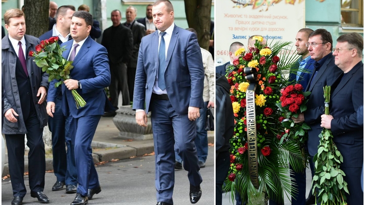 Владимир Гройсман и Юрий Луценко почли память упогибшего, фото: Аркадий Манн,
