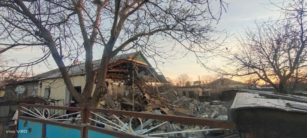 На Донбассе из-за ночного обстрела повреждены 4 дома. Фото: facebook.com/pavlokyrylenko.donoda