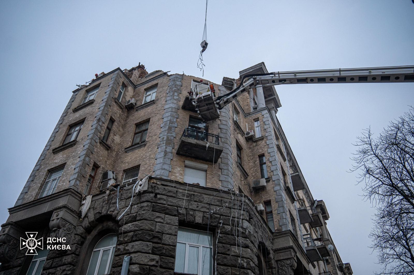 Фото ликвидации последствий удара дрона. Источник - facebook.com/MNS.GOV.UA/